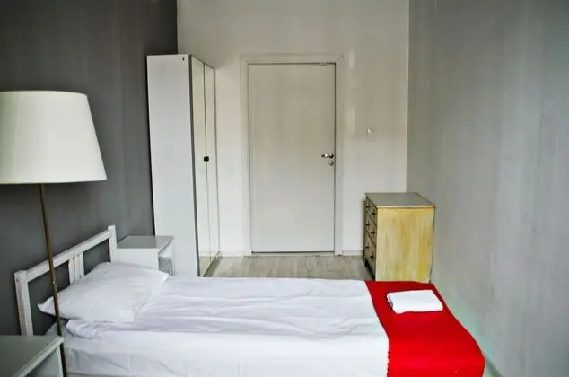 İki Ayrı Yataklı Oda, Ortak Banyo