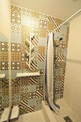 İki Ayrı Yataklı Oda, Ortak Banyo