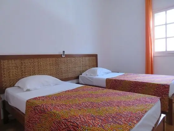 İki Ayrı Yataklı Oda, Ortak Banyo