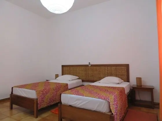 İki Ayrı Yataklı Oda, Ortak Banyo