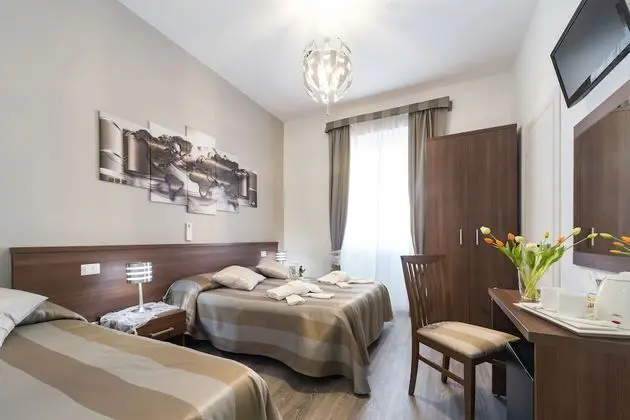 Standard Üç Kişilik Oda, Banyolu/Duşlu