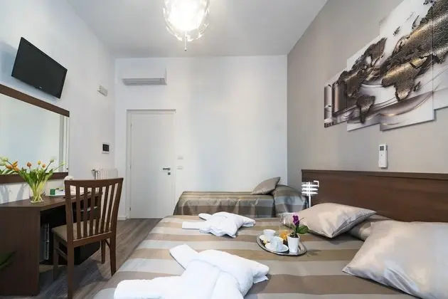 Standard Üç Kişilik Oda, Banyolu/Duşlu