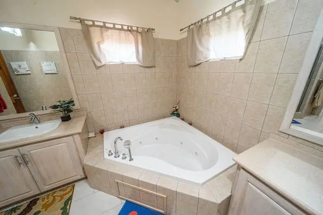 Villa, 3 Yatak Odası, Sıcak Su Havuzu