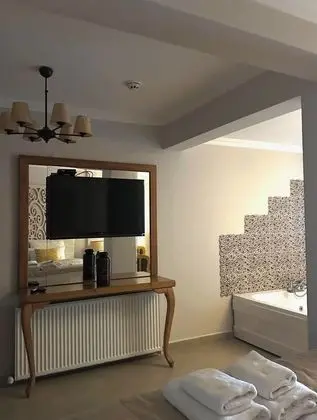 Tek Büyük Yataklı Oda, Sıcak Su Küveti