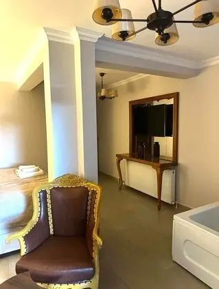 Tek Büyük Yataklı Oda, Sıcak Su Küveti
