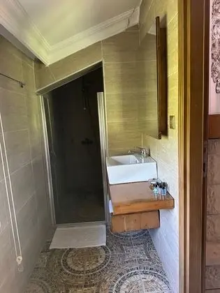 Tek Büyük Yataklı Oda, Sıcak Su Küveti