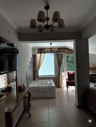 Tek Büyük Yataklı Oda, Sıcak Su Küveti