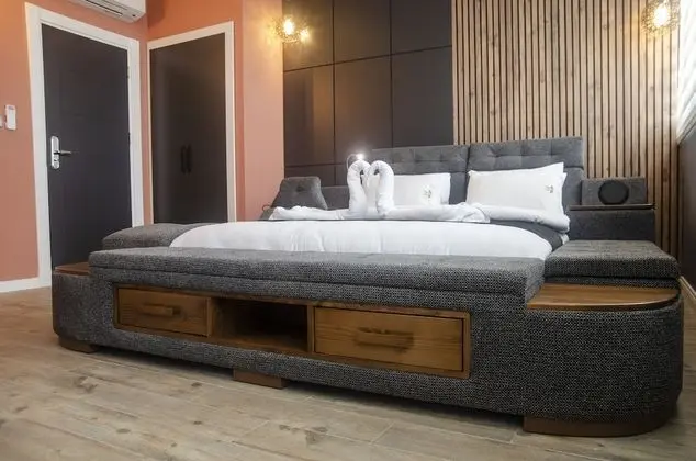 Luxury Oda