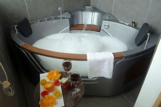 Luxury Oda