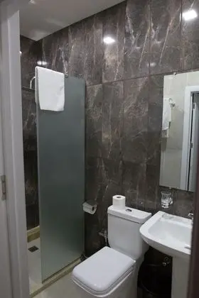 Family Tek Büyük veya İki Ayrı Yataklı Oda