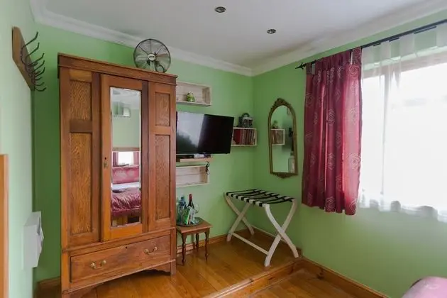 Sweet Lemon Budget Room