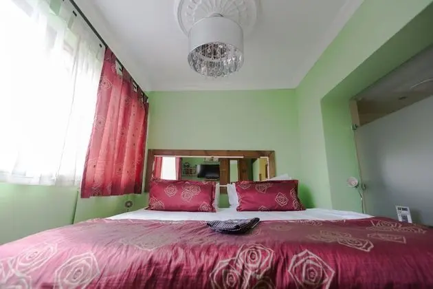 Sweet Lemon Budget Room