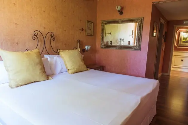 1 Çift Kişilik Veya 2 Tek Kişilik Yatak Deluxe