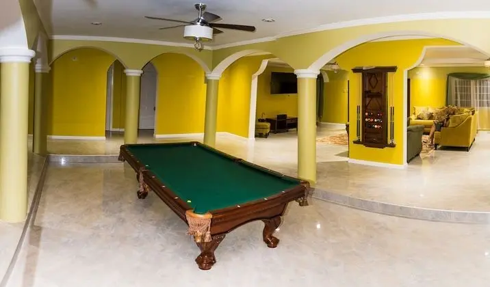 Luxury Villa, 6 Yatak Odası, Havuz Kullanımı, Okyanus Manzaralı (Middlesex )