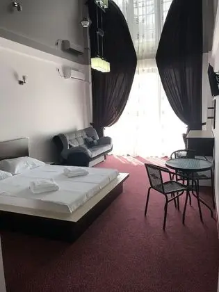 Üç Kişilik Oda, Deniz Manzaralı