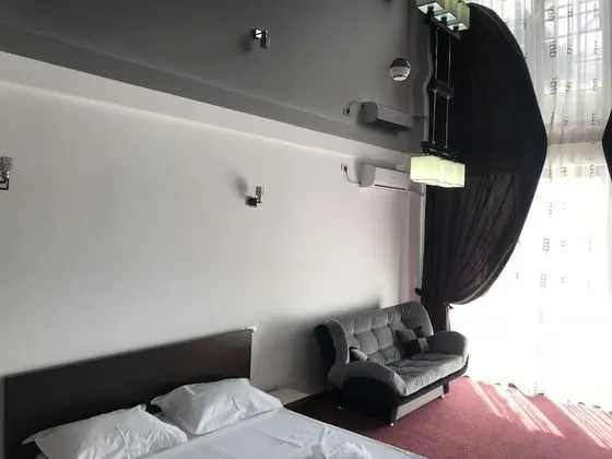 Üç Kişilik Oda, Deniz Manzaralı