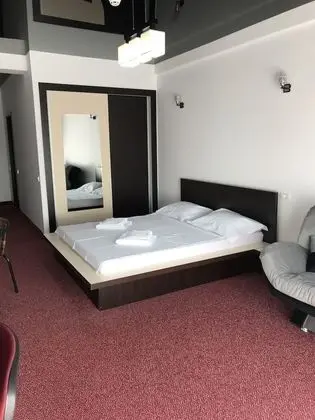 Üç Kişilik Oda, Deniz Manzaralı