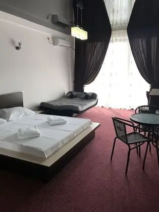Üç Kişilik Oda, Deniz Manzaralı