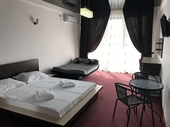 Üç Kişilik Oda, Deniz Manzaralı