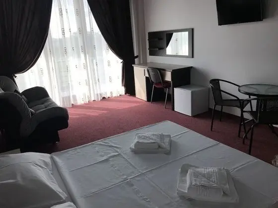 Üç Kişilik Oda, Deniz Manzaralı
