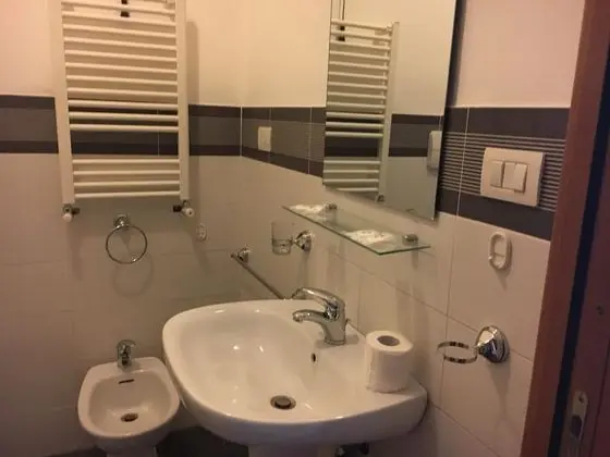 Business Tek Büyük Yataklı Oda