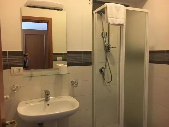 Business Tek Büyük Yataklı Oda