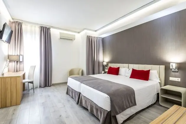Standard Tek Büyük veya İki Ayrı Yataklı Oda