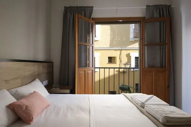 Tek Büyük veya İki Ayrı Yataklı Oda, Balkon