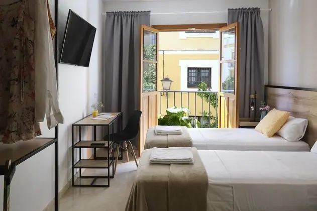 Tek Büyük veya İki Ayrı Yataklı Oda, Balkon
