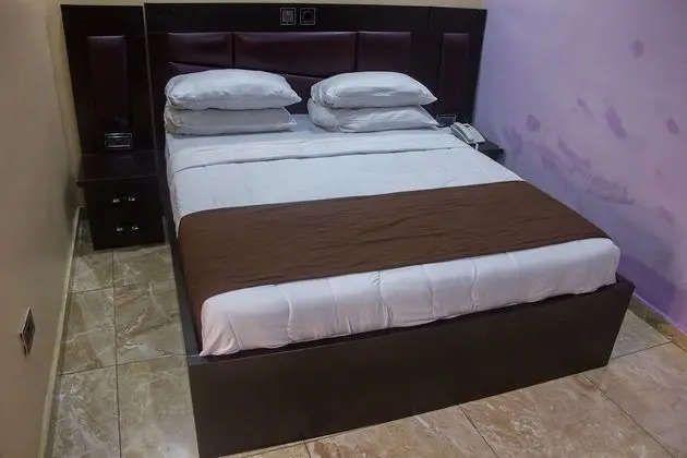 Standard Tek Büyük Yataklı Oda