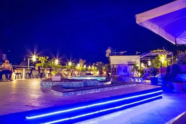 Standard Tek Büyük veya İki Ayrı Yataklı Oda