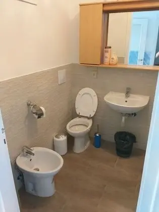 Üç Kişilik Oda, Ortak Banyo