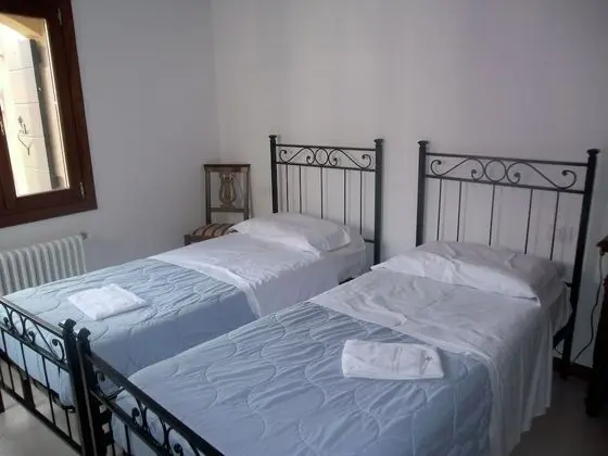 Classic Tek Büyük veya İki Ayrı Yataklı Oda, Ortak Banyo