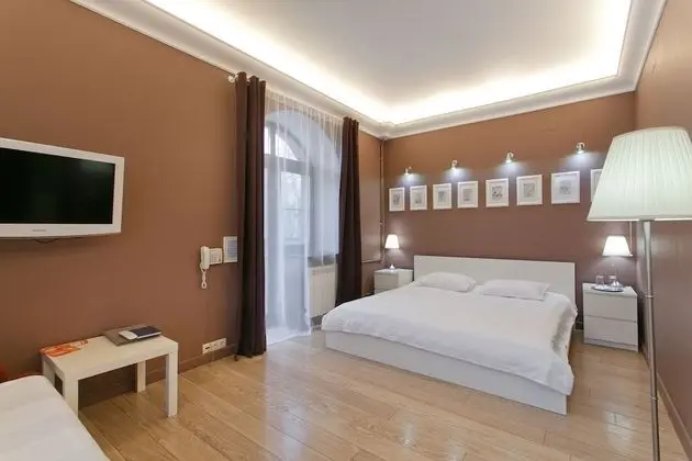 Comfort Tek Büyük Yataklı Oda, 1 Büyük (Queen) Boy Yatak ve Çekyat, Balkon, Bahçe Manzaralı