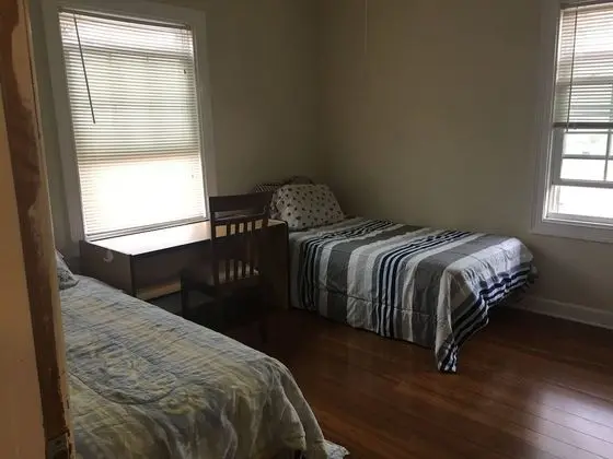 Family House, 3 Bedroom 2 Bath (sleeps 6)