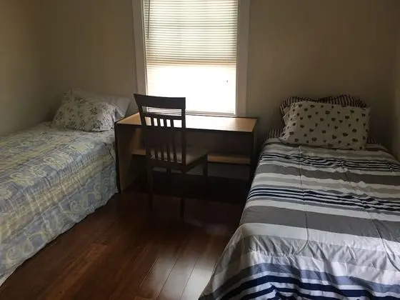 Family House, 3 Bedroom 2 Bath (sleeps 6)