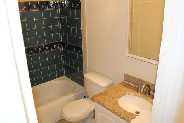 Family House, 3 Bedroom 2 Bath (sleeps 6)