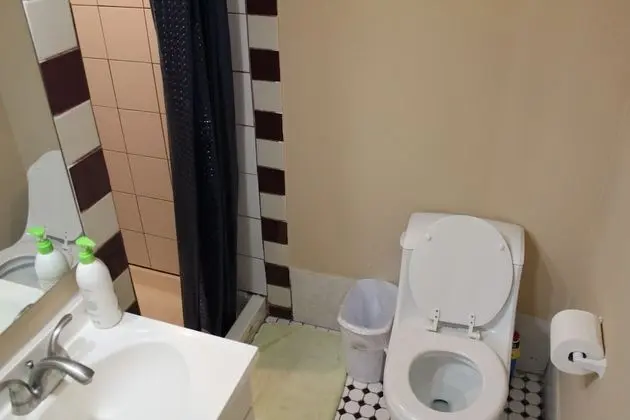 Family House, 3 Bedroom 2 Bath (sleeps 6)