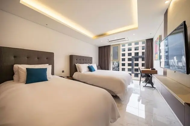 Superior Family Room City