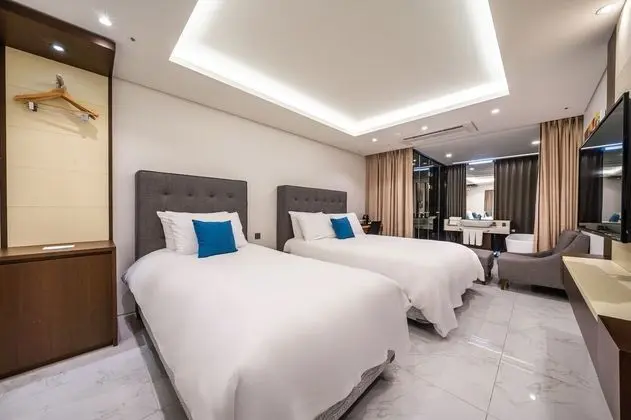 Superior Family Room City (Bath)
