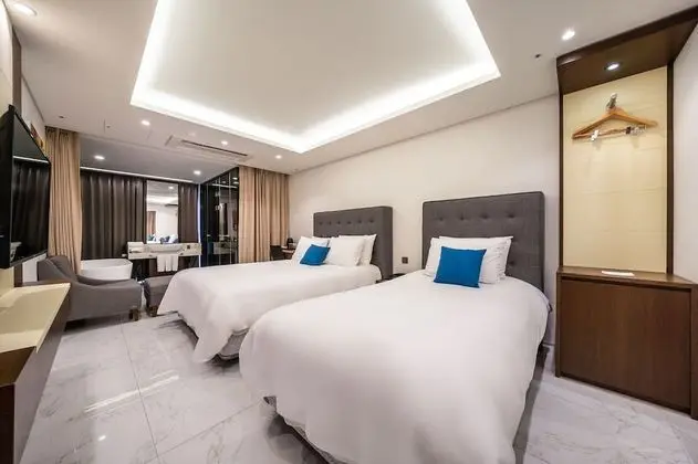 Superior Family Room City (Bath)