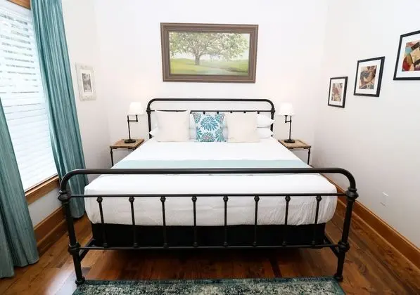Melrose Cottage (Mills-Pound Cottages) Pet-Friendly