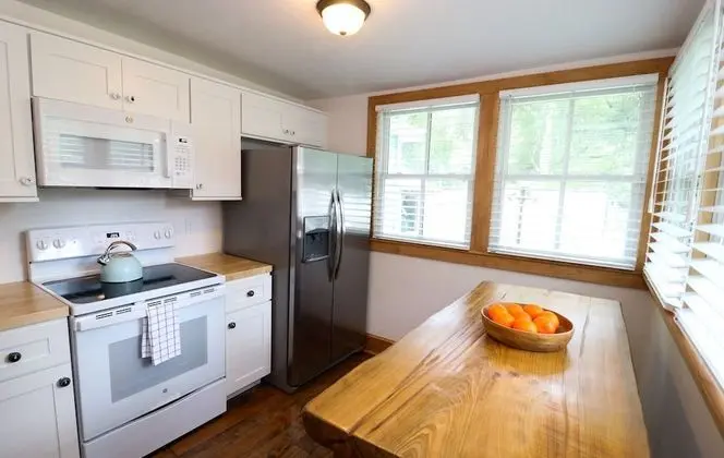 Melrose Cottage (Mills-Pound Cottages) Pet-Friendly