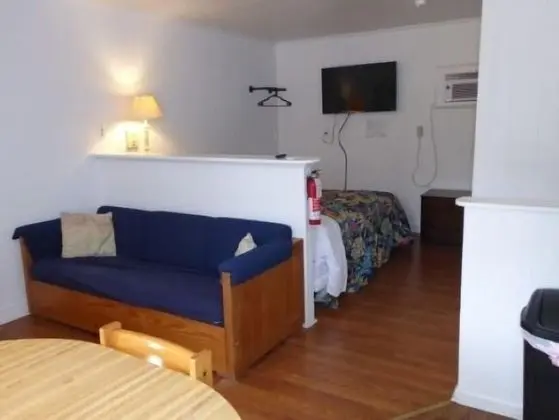 Studio, 1 Queen Bed No Pets