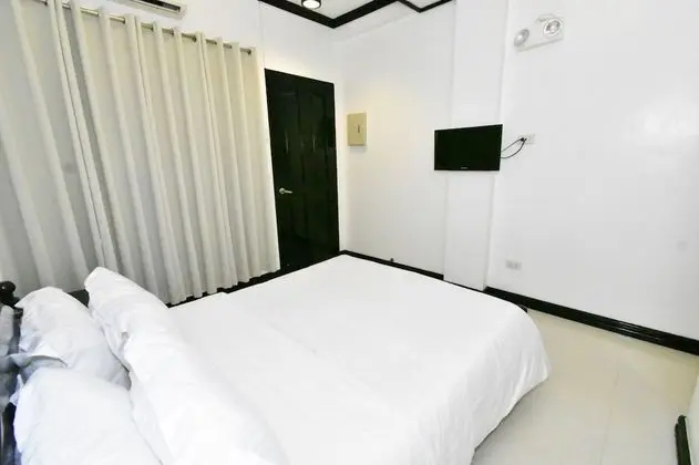 Standard Oda (Queen, 2nd Floor)