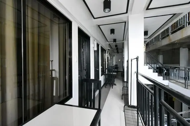 Standard Oda (Queen, 2nd Floor)