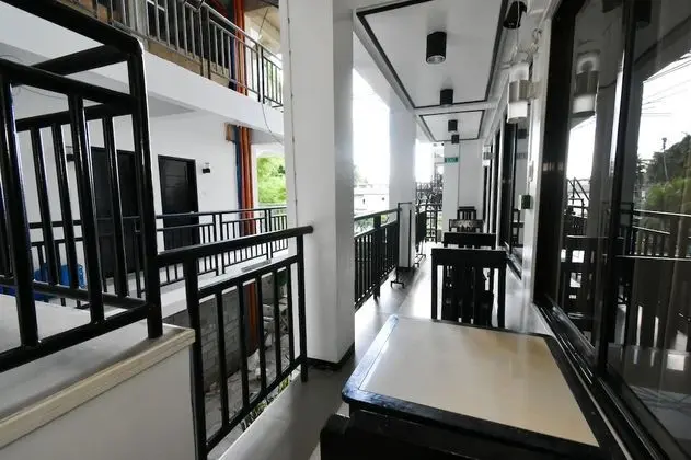 Standard Oda (Queen, 2nd Floor)