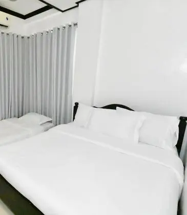 Standard Oda (Queen, 2nd Floor)