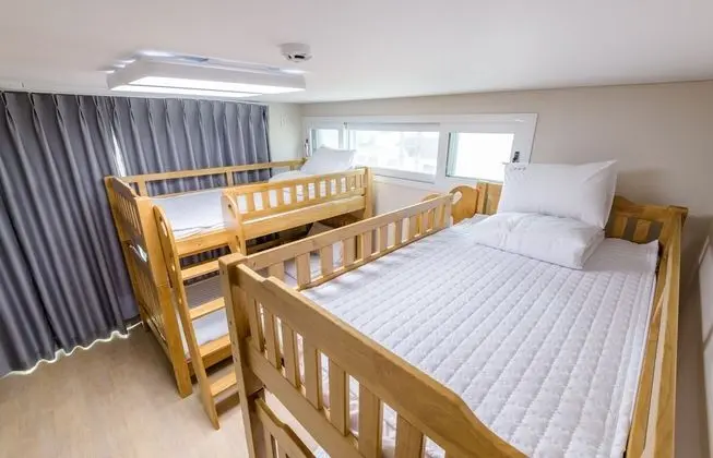 Ortak Ranzalı Oda, Sadece erkekler için, Sigara İçilmez, Balkon