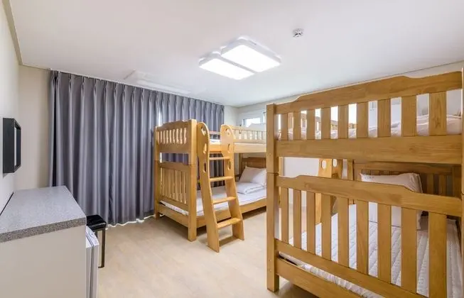 Ortak Ranzalı Oda, Sadece erkekler için, Sigara İçilmez, Balkon
